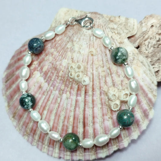 Natural pearl and green agate bracelet