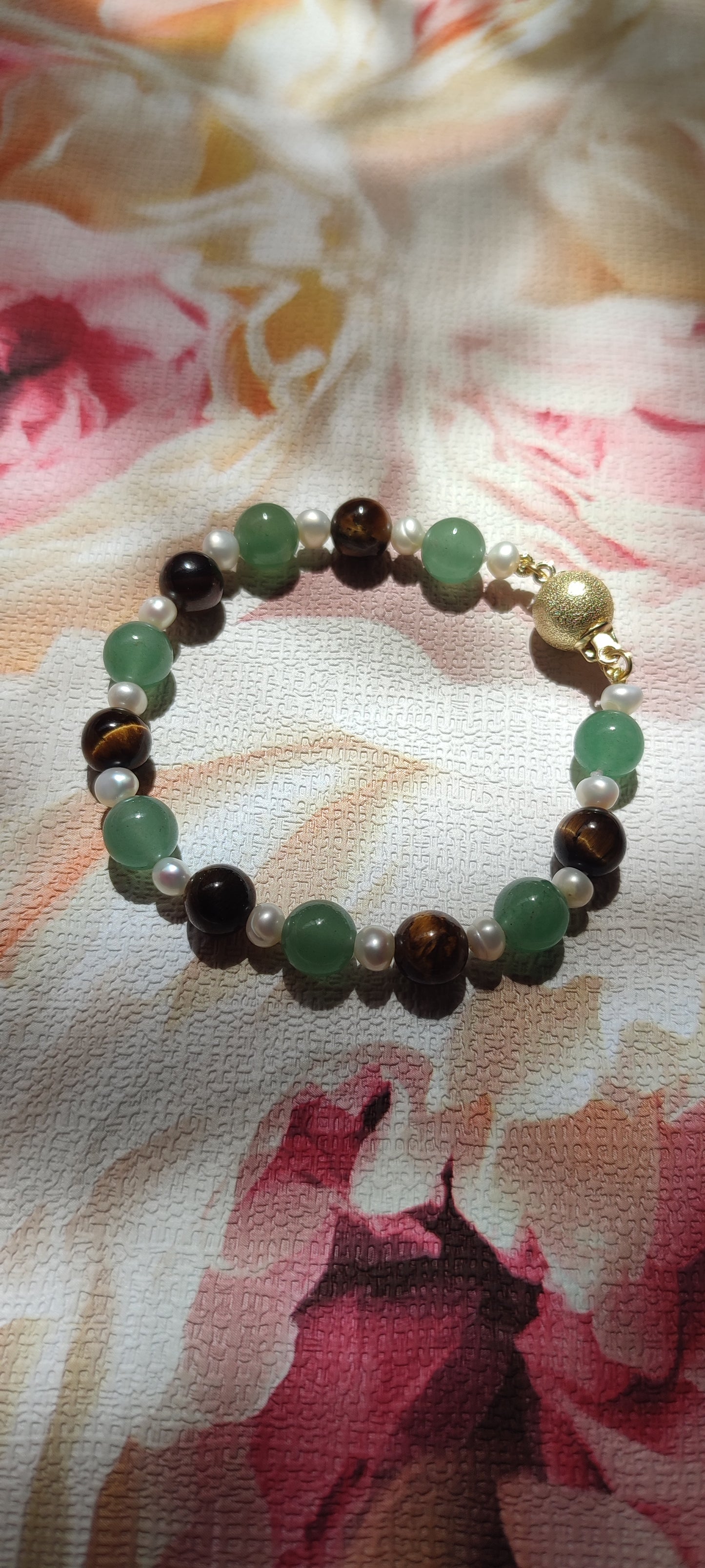 Pearl and natural stone bracelet