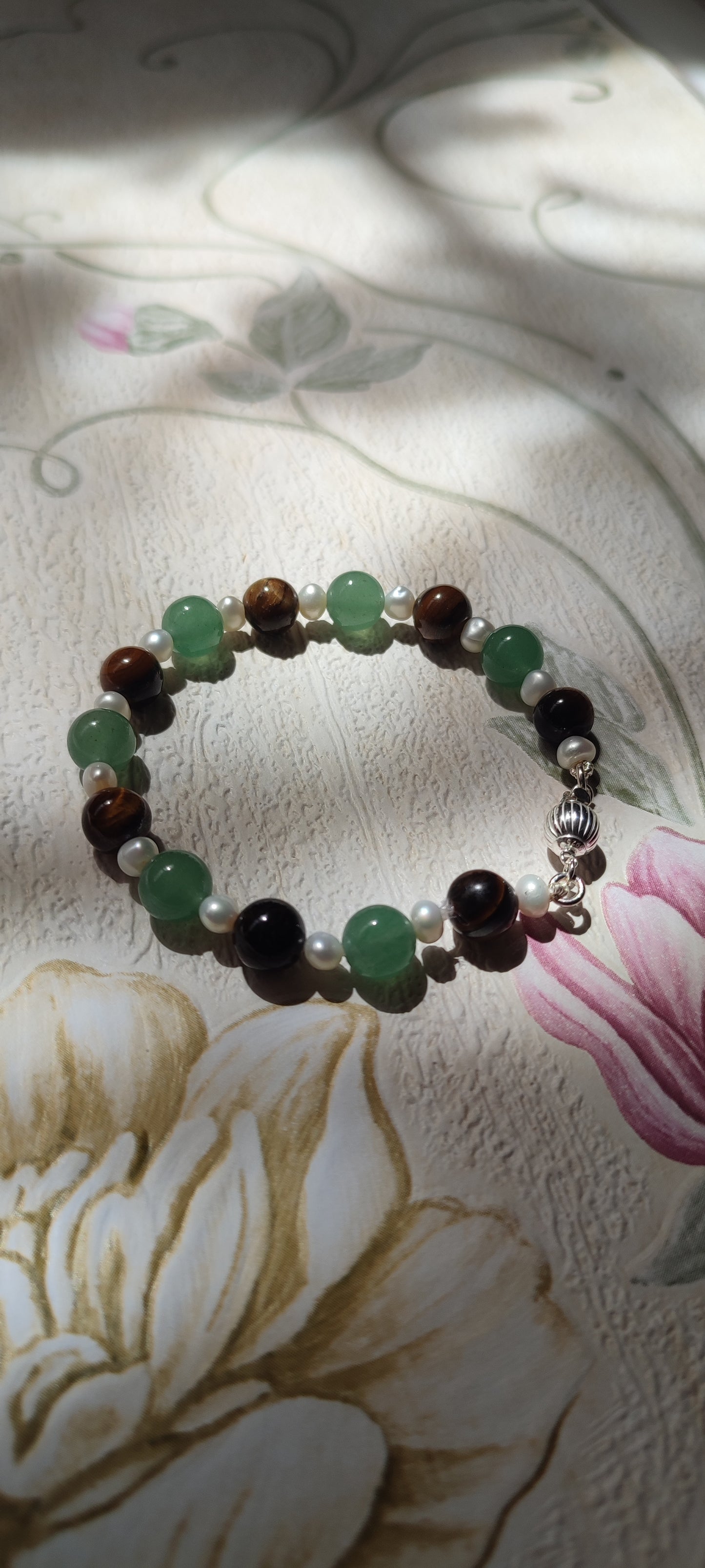 Pulsera de perlas y piedras naturales