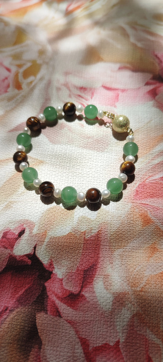 Pearl and natural stone bracelet